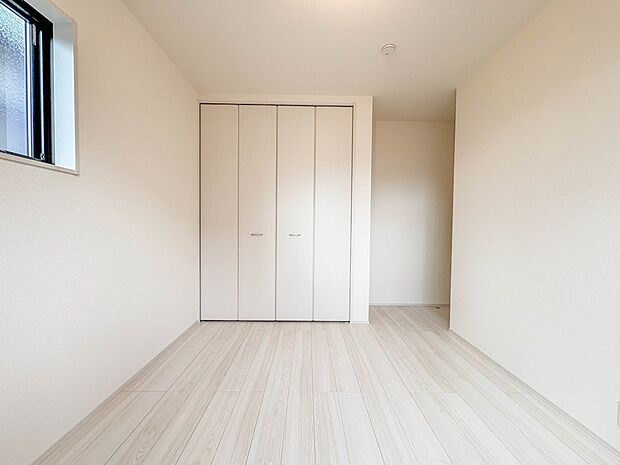 【寝室5.8帖】充実した生活は伸びやかな居室空間から始まります。快適に・伸びやかに。心の潤いを求める方々へ。