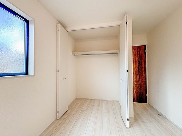 【収納】各部屋を最大限に広く使って頂ける様、全居住スペースに収納付。プライベートルームはゆったりと快適に。