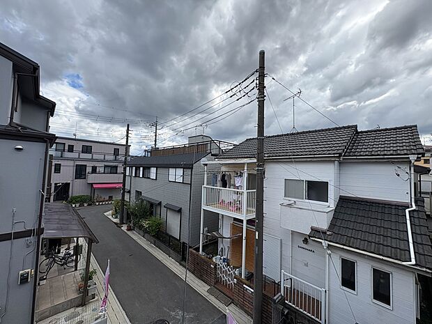 【眺望】少し優雅に、眺望の良い部屋で新生活をしてみませんか？眺望や窓からの景色が良いと、家で過ごす時間も快適です。