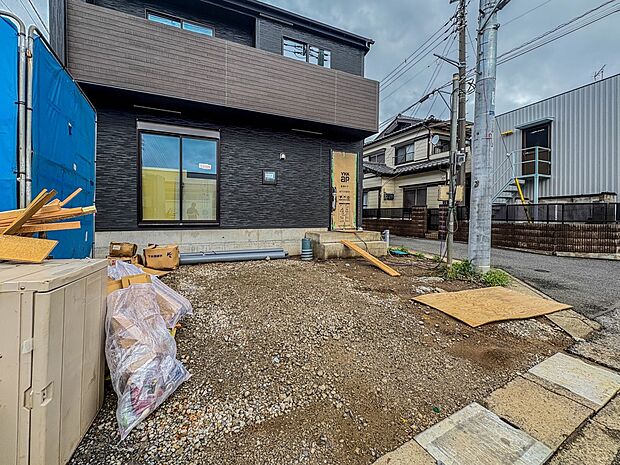 【駐車場】毎日の生活にマイカーが必須という方は、購入を検討する際、駐車場があることは大事な条件です。毎日の通勤や家族の送迎、買い物やお出かけなどクルマのある暮らしを満喫したい方は要チェック。…
