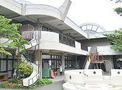 幼稚園・保育園 424m 認定こども園まどか幼稚園