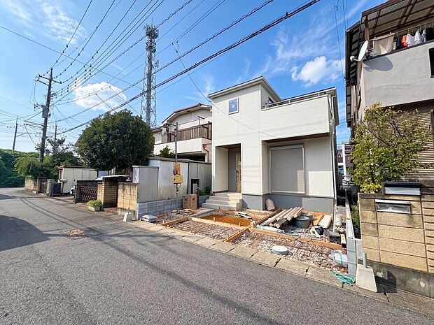 【前面道路6m】車の通行が少ないので、静かな住環境を維持することができます。
