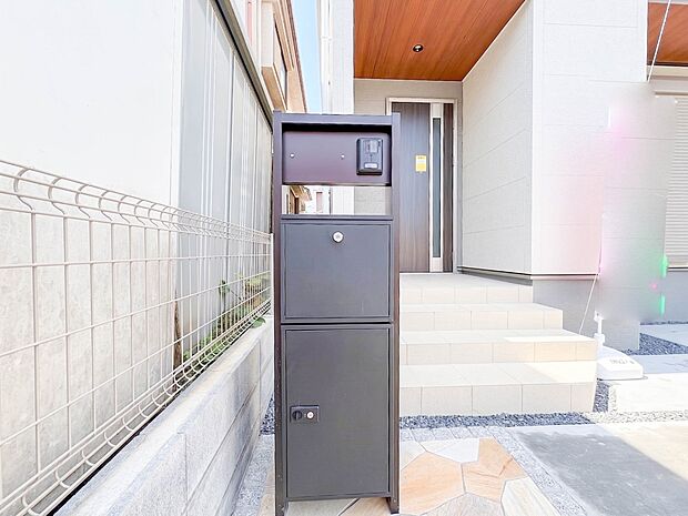 【宅配ボックス】ネットショッピングなどでお買い物したものの受け取りに手間が省けます。