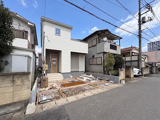 【外観】こちらの物件に少しでもご興味がありましたら、お気軽にお電話下さい。ネット上で「見えない物」「わからない事」でも、実際にご見学いただくことで、手に取るようにおわかりいただけるはずです。…