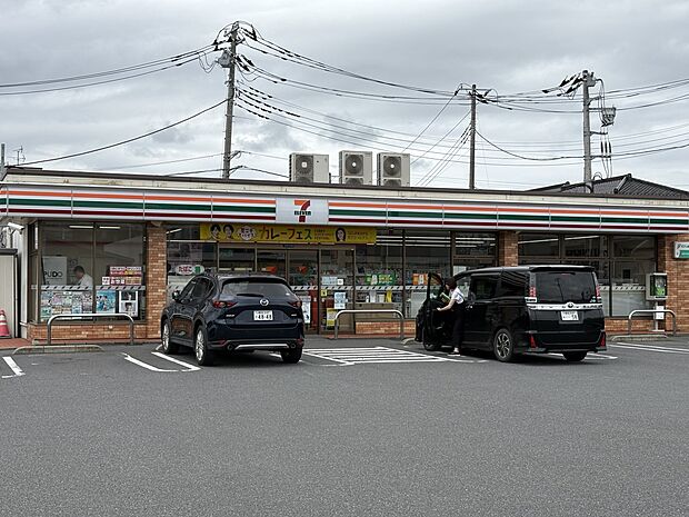 コンビニ 530m セブンイレブン越谷4号バイパス店(セブンイレブンは近くて便利を掲げています。近くとは、心の近さ。便利とはモノが期待以上の品質でお客さまに届くこと。セブン銀行など新しいサー…
