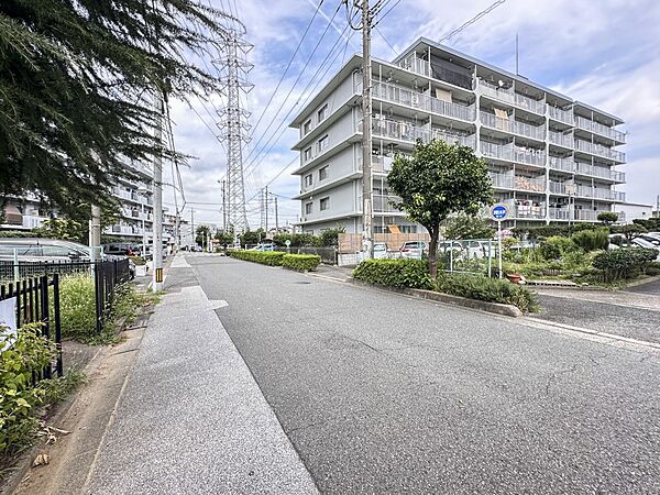 【外観】こちらの物件が少しでも気になるようでしたら、お気軽にお問合せください。人生でいちばん大きなお買い物ですので、ゆっくりご見学ください。ネット上の画像と実際の見学では、リアル感がまるで違…
