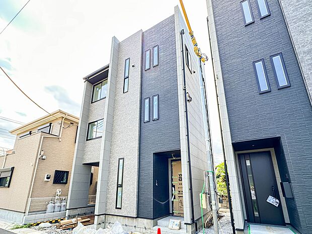 【外観】家族の温かさと陽光の暖かさ、楽しい毎日と明るい未来を予感させる「空間が織り成すひとつ先の住み心地」を演出します。