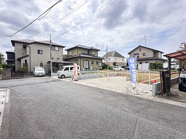 【前面道路】車の通行が少ないので、静かな住環境を維持することができます。