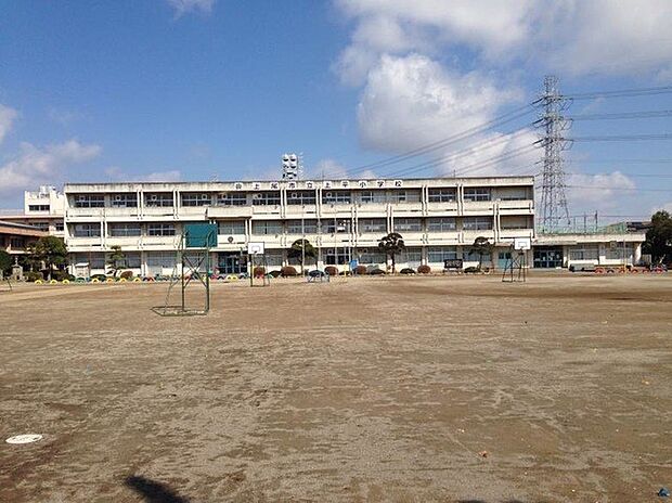 小学校 880m 上尾市立上平小学校