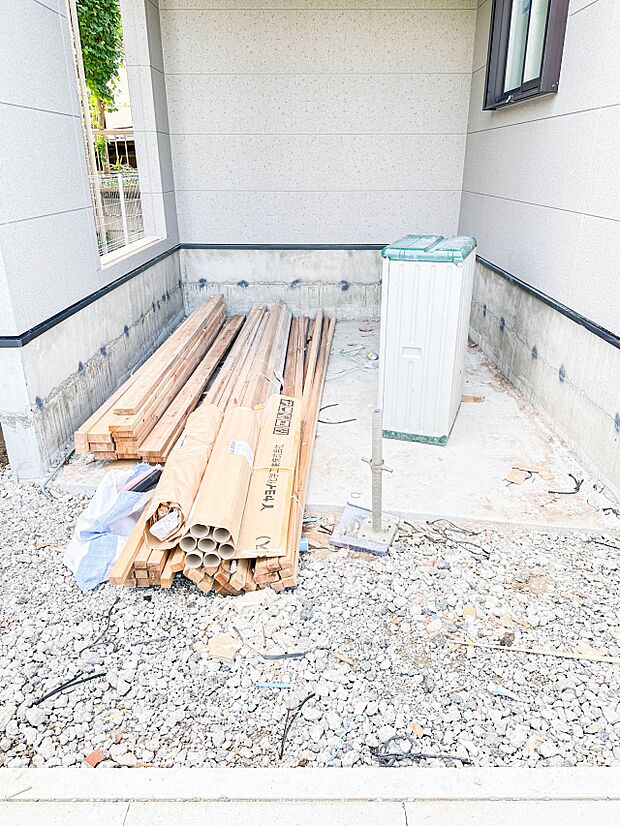 【駐車場】毎日の生活にマイカーが必須という方は、購入を検討する際、駐車場があることは大事な条件です。毎日の通勤や家族の送迎、買い物やお出かけなどクルマのある暮らしを満喫したい方は要チェック。…