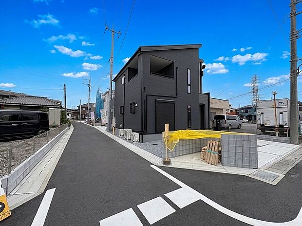 【前面道路】車の通行が少ないので、静かな住環境を維持することができます。