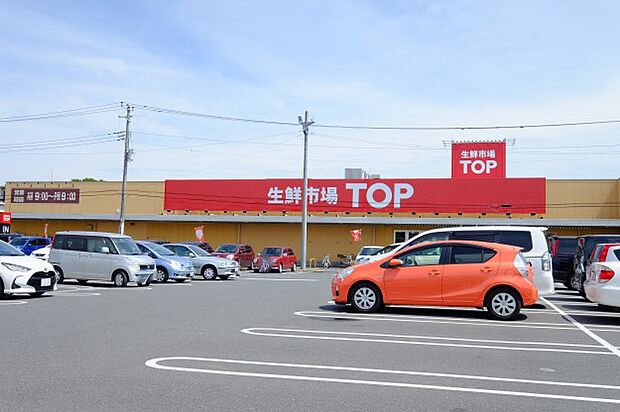 スーパー 2000m 生鮮市場TOP 蓮田山ノ内店(マミーマートの新形態「生鮮市場TOP」生鮮食品と惣菜を中心に展開する大型スーパーマーケット)