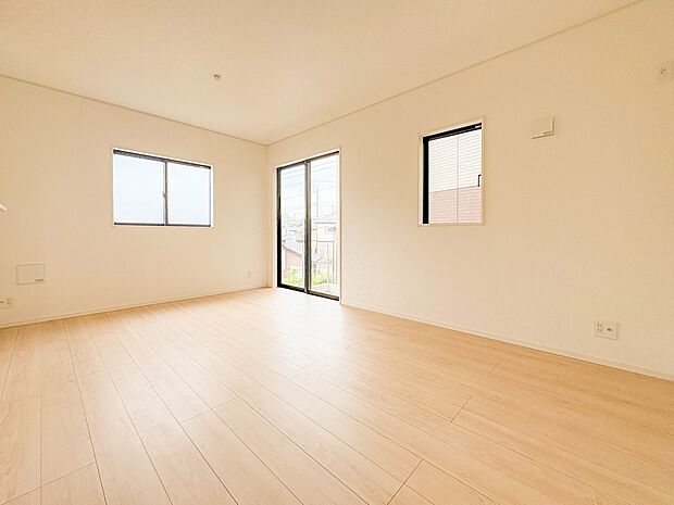 【LDK13.93帖】うららかな陽射しがどのお部屋にも降り注ぎますように、快適さを追求した間取設計。得難い立地環境での生活を恵みの豊かな永住の地へと変えてくれます。