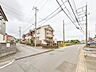 外観：【前面道路5ｍ】車の通行が少ないので、静かな住環境を維持することができます。