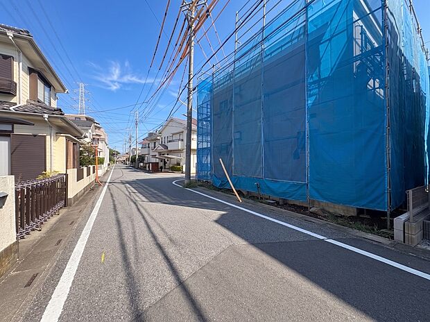 【前面道路】車の通行が少ないので、静かな住環境を維持することができます。