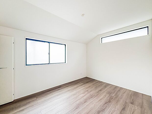 【Room-洋室-6帖】 快適に過ごす条件は、一人ひとり違います。だからこそ飾り過ぎないシンプルな内装と偏り過ぎないデザインで統一しました。暮らしの中でオーナー様だけの【マイホーム】に創り…