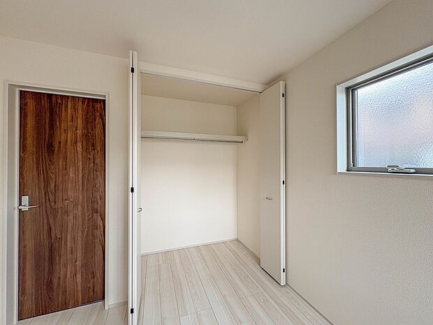 【収納】各部屋を最大限に広く使って頂ける様、全居住スペースに収納付。プライベートルームはゆったりと快適に。