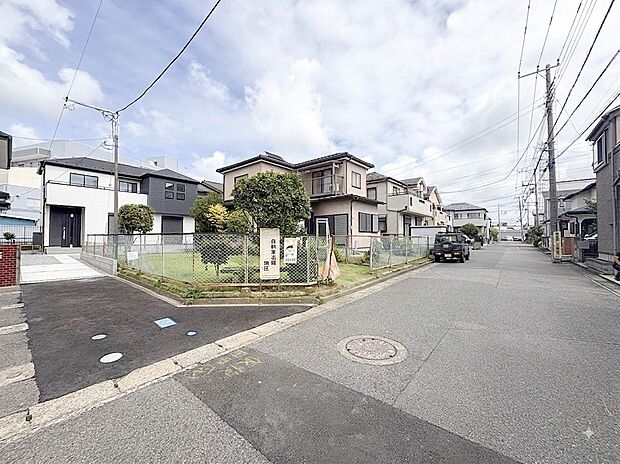 【前面道路】車の通行が少ないので、静かな住環境を維持することができます。