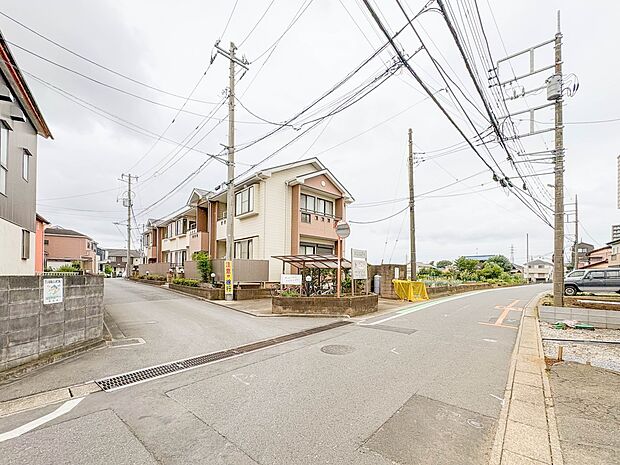 【前面道路5m】車の通行が少ないので、静かな住環境を維持することができます。