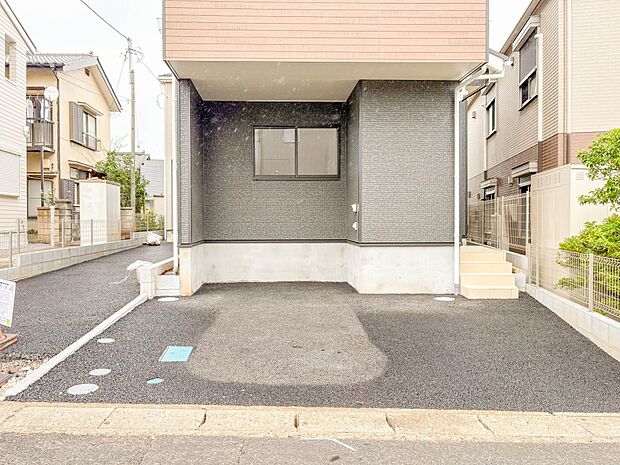 【駐車場】日々の暮らしにマイカーが必要。そんな方は物件の購入条件に駐車場は必須です。通勤に、家族のお迎えに、お買物に、おでかけに、クルマライフを楽しみたい方に。