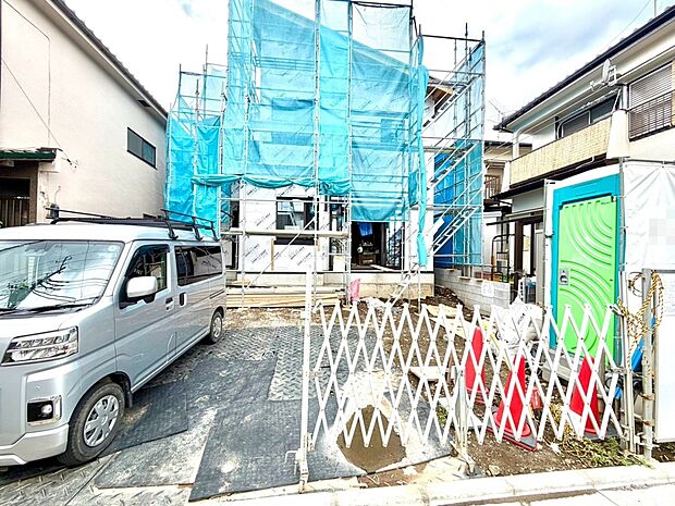 【現地】陽あたりの良さは必須条件。家族の温かさと陽光の暖かさ、楽しい毎日と明るい未来を予感させる。
