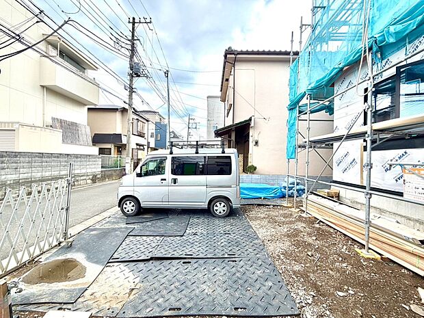 【駐車場】毎日の生活にマイカーが必須という方は、購入を検討する際、駐車場があることは大事な条件です。毎日の通勤や家族の送迎、買い物やお出かけなどクルマのある暮らしを満喫したい方は要チェック。…