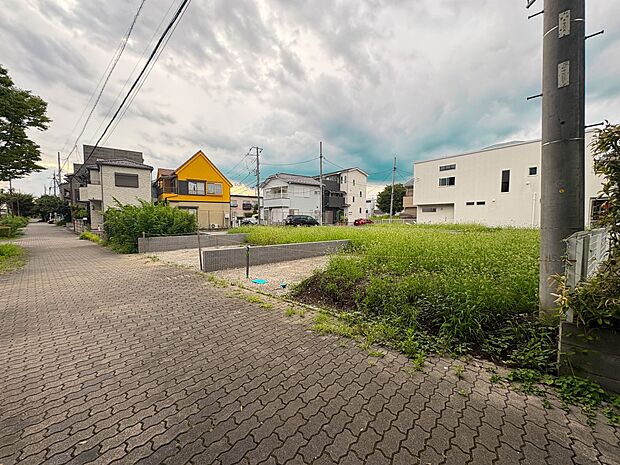 【外観】陽当りが良いと、洗濯物が乾きやすいですし、湿気やカビの心配も減るので快適です。寒い冬の日でも、日差しが届くと家の中が暖かくなりますね。