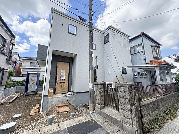 【外観】家族の温かさと陽光の暖かさ、楽しい毎日と明るい未来を予感させる「空間が織り成すひとつ先の住み心地」を演出します。