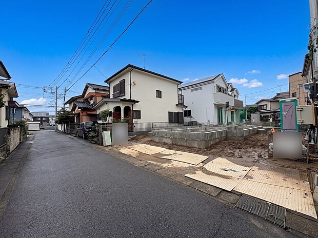 【前面道路】車の通行が少ないので、静かな住環境を維持することができます。