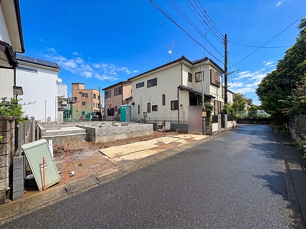 【前面道路】車の通行が少ないので、静かな住環境を維持することができます。