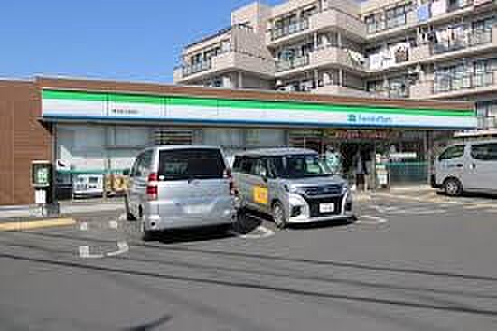 コンビニ 400m ファミリーマート 春日部上蛭田店