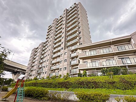 【外観】こちらの物件が少しでも気になるようでしたら、お気軽にお問合せください。人生でいちばん大きなお買い物ですので、ゆっくりご見学ください。ネット上の画像と実際の見学では、リアル感がまるで違…