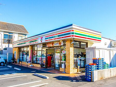 コンビニ 380m セブンイレブン安行慈林北店(セブンイレブンは近くて便利を掲げています。近くとは、心の近さ。便利とはモノが期待以上の品質でお客さまに届くこと。セブン銀行など新しいサービスを…
