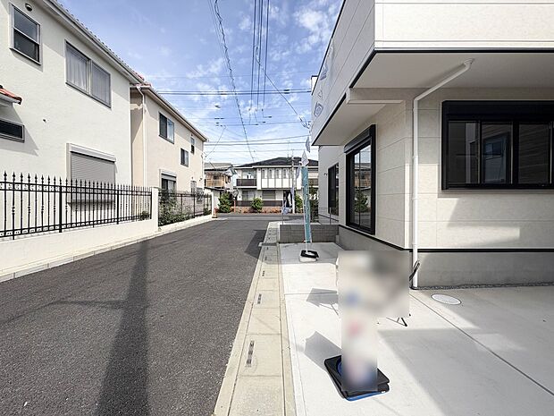 【前面道路】車の通行が少ないので、静かな住環境を維持することができます。