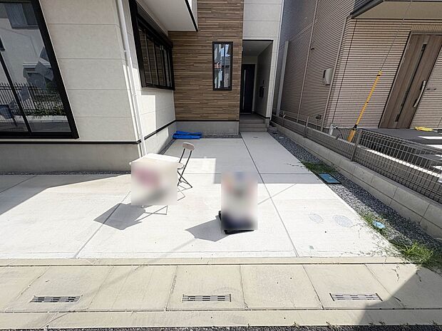 【駐車場】日々の暮らしにマイカーが必要。そんな方は物件の購入条件に駐車場は必須です。通勤に、家族のお迎えに、お買物に、おでかけに、クルマライフを楽しみたい方に。