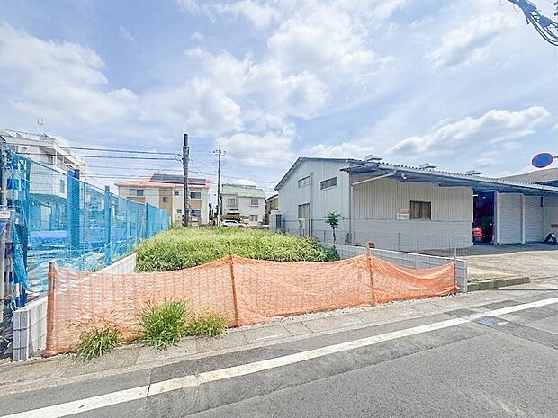 【外観】陽当りが良いと、洗濯物が乾きやすいですし、湿気やカビの心配も減るので快適です。寒い冬の日でも、日差しが届くと家の中が暖かくなりますね。
