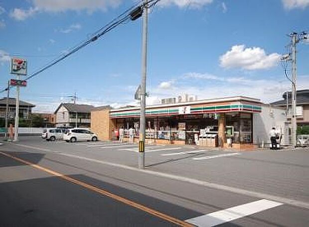 コンビニ 400m セブンイレブンさいたま奈良町北店(セブンイレブンは近くて便利を掲げています。近くとは、心の近さ。便利とはモノが期待以上の品質でお客さまに届くこと。セブン銀行など新しいサー…