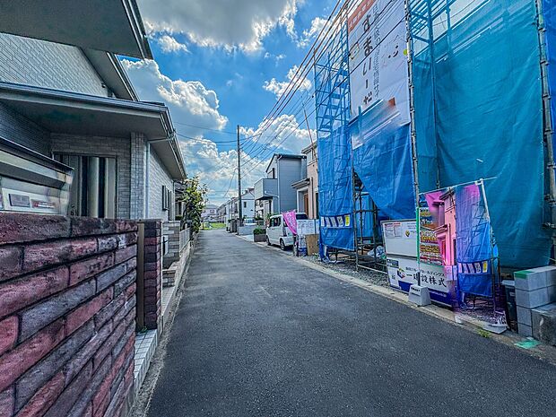 【前面道路4m】車の通行が少ないので、静かな住環境を維持することができます。