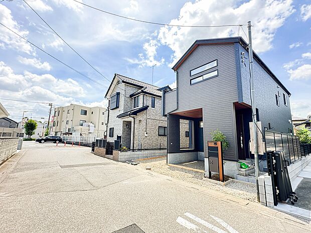【前面道路6m】車の通行が少ないので、静かな住環境を維持することができます。
