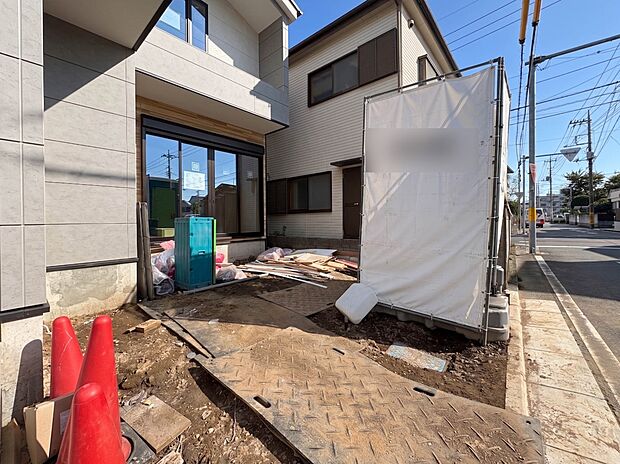 【駐車場】毎日の生活にマイカーが必須という方は、購入を検討する際、駐車場があることは大事な条件です。毎日の通勤や家族の送迎、買い物やお出かけなどクルマのある暮らしを満喫したい方は要チェック。…