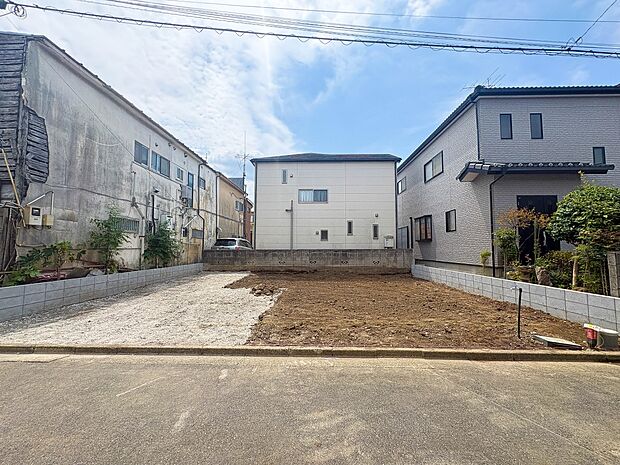 【現地土地写真】ここから始まる「日常」はご家族にとってかけがえのない時間となります。少しでも豊かに、快適に。そんな想いから本邸宅は生まれました。