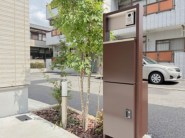 【宅配ボックス】ネットショッピングなどでお買い物したものの受け取りに手間が省けます。