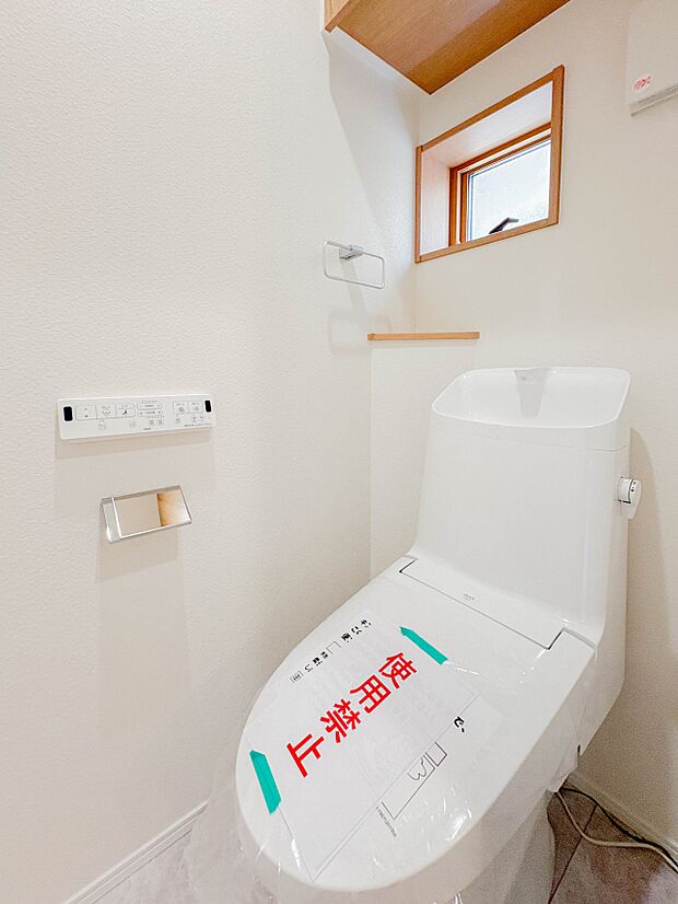 【トイレ】トイレ・ウォシュレット付。快適で衛生的な洗浄機能付温水シャワートイレです。