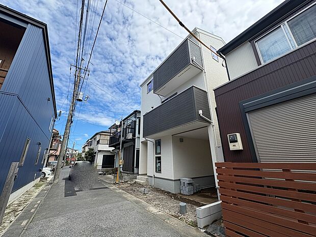 【前面道路4ｎ】車の通行が少ないので、静かな住環境を維持することができます。