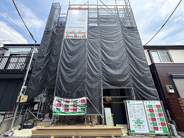 【外観】ここから始まる「日常」はご家族にとってかけがえのない時間となります。少しでも豊かに、快適に。そんな想いから本邸宅は生まれました。　