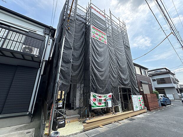 【外観】家族の温かさと陽光の暖かさ、楽しい毎日と明るい未来を予感させる「空間が織り成すひとつ先の住み心地」を演出します。