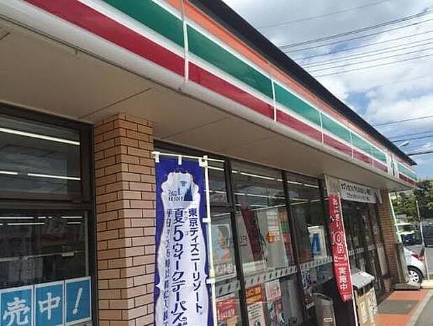 コンビニ 400m セブンイレブン草加稲荷2丁目店