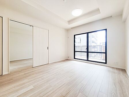 【LDK9.9帖】室内には豊かな陽光が注ぎ込み、爽やかな住空間を演出。