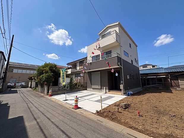 【前面道路4m】車の通行が少ないので、静かな住環境を維持することができます。