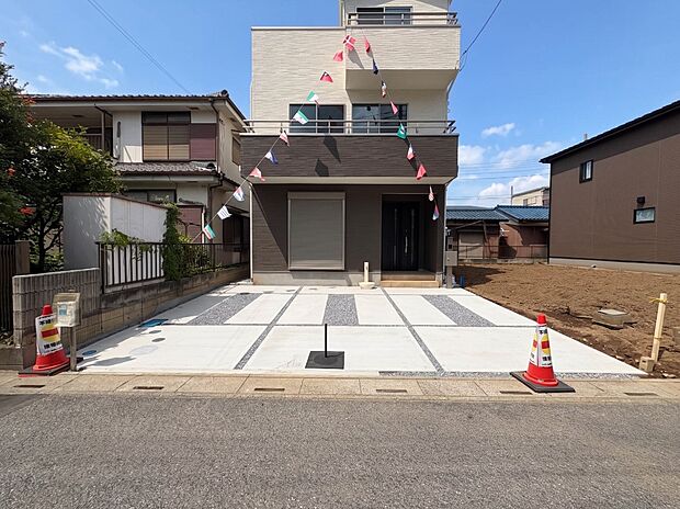 【駐車場】ゆったりとした駐車スペースを確保。大きめのお車でもOK。